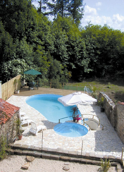 image of a gite with pool in the south vendee.France